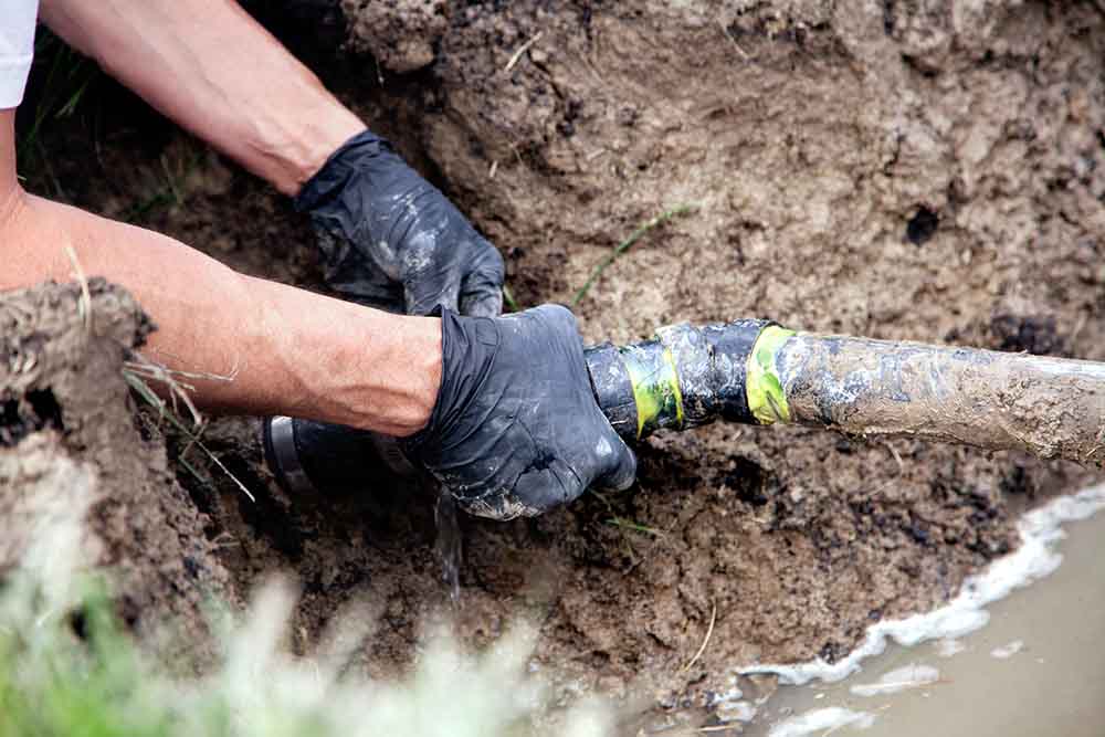 plumber repairing sewer pipe Cuyahoga Falls, OH
